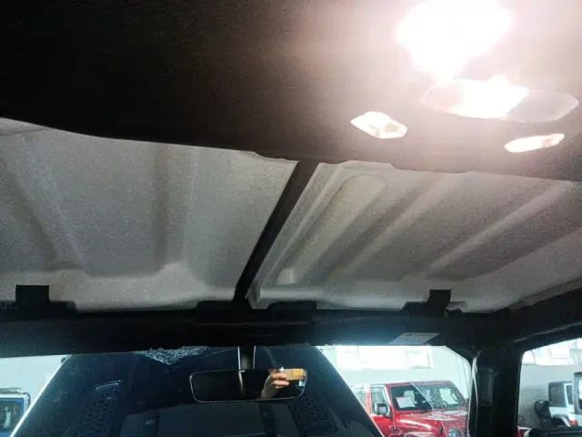 Jeep Wrangler — Фото автомобиля 14