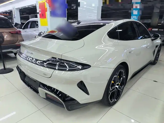 Xiaomi SU7 — Фото автомобиля 6