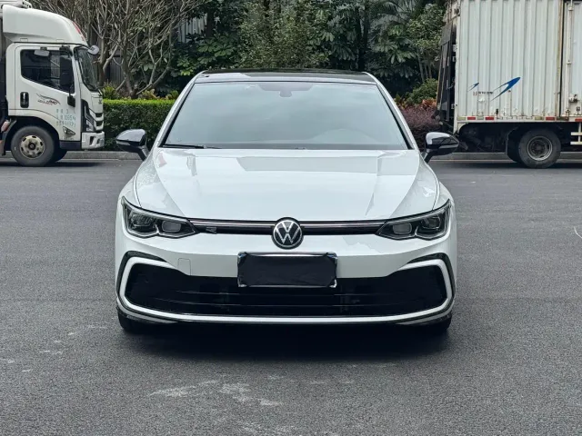 Volkswagen Golf — Фото автомобиля 2