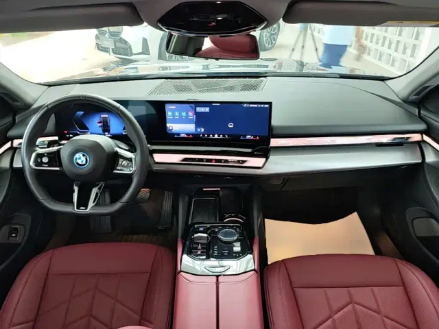 BMW i5 — Фото автомобиля 9