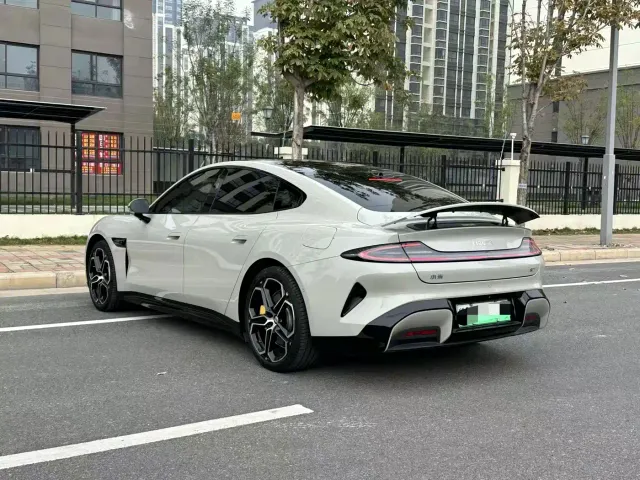 Xiaomi SU7 — Фото автомобиля 25