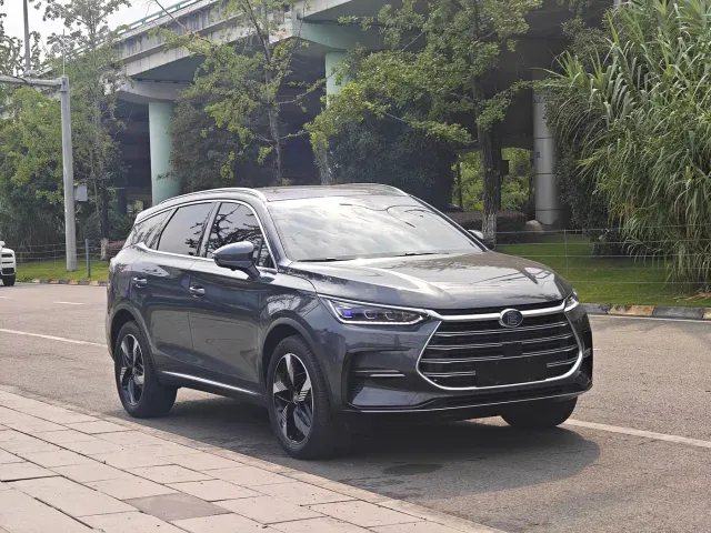 BYD Tang — Фото автомобиля 3