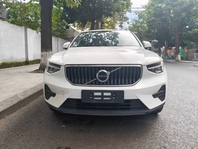 Volvo XC40 — Фото автомобиля 3