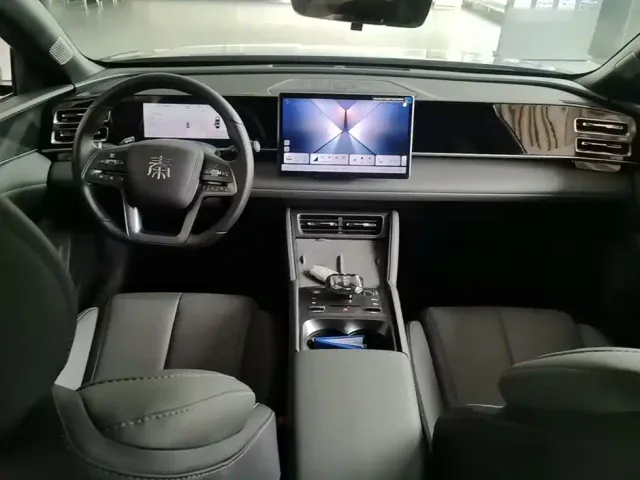 BYD Qin L — Фото автомобиля 9