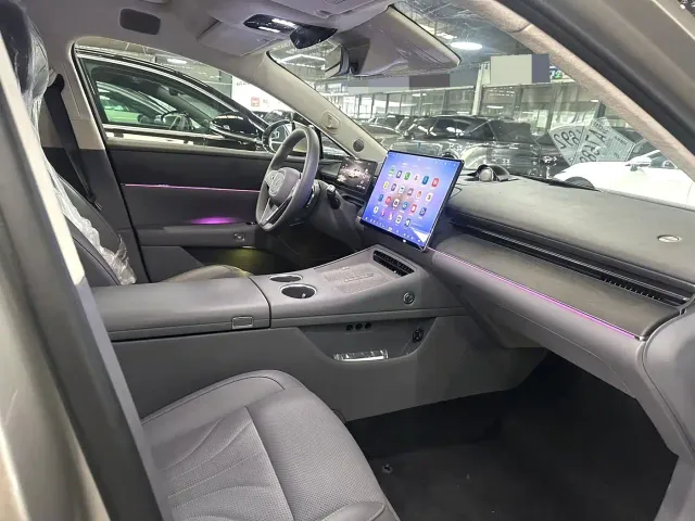 Voyah Auto VOYAH Zhuiguang L 2025 Mid-configuration Model — Фото автомобиля 7