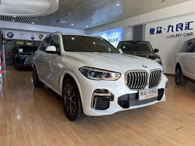 Фотография автомобиля — BMW X5