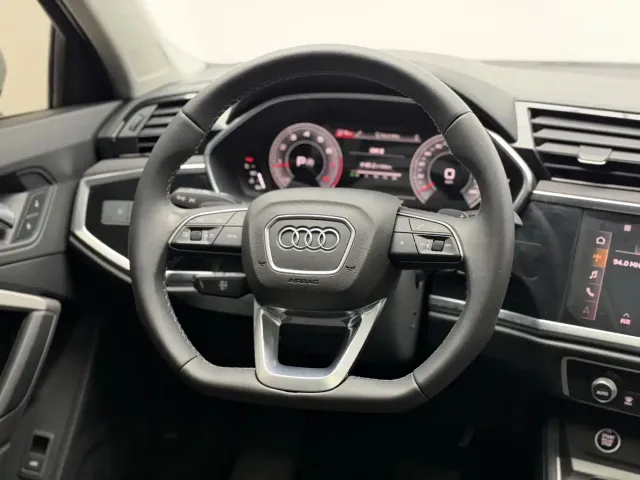 Audi Q3 — Фото автомобиля 10