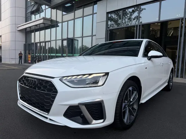 Фотография автомобиля — Audi A4L
