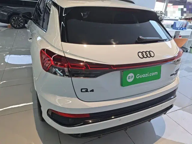 Audi Q4 e-tron — Фото автомобиля 5