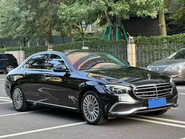 Фотография автомобиля — Mercedes-Benz E-Class