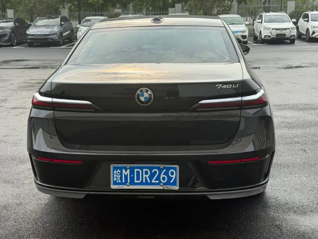 BMW 7 Series — Фото автомобиля 9