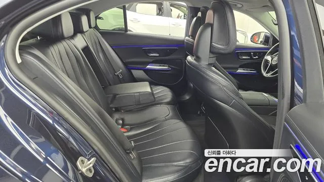 Mercedes-Benz E-Class — Фото автомобиля 11
