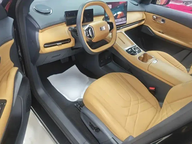 Geely Galaxy Starship 7 EM-i — Фото автомобиля 14