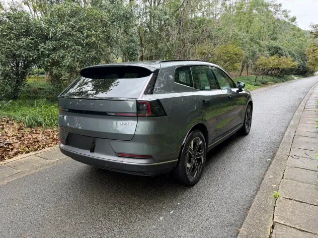 Volvo XC70 Plug-in Hybrid — Фото автомобиля 14