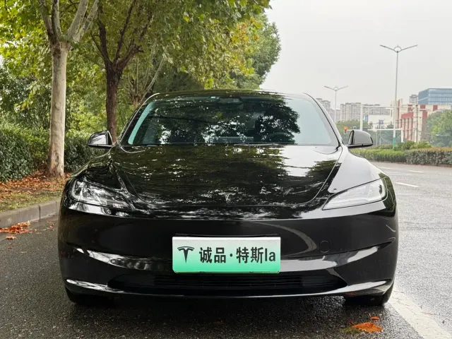 Tesla Model 3 — Фото автомобиля 8
