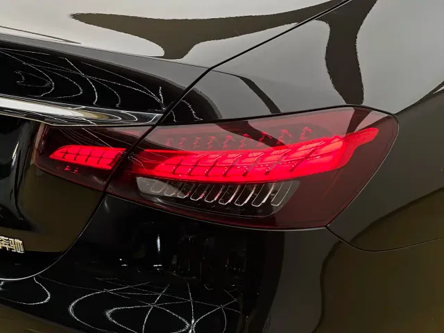 Mercedes-Benz E-Class — Фото автомобиля 21