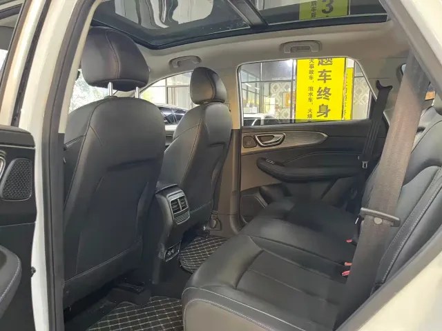 Roewe RX5 — Фото автомобиля 8