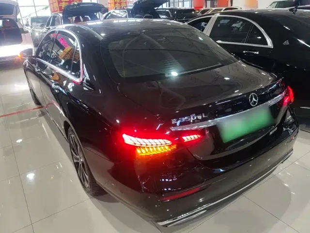 Mercedes-Benz E-Class — Фото автомобиля 4
