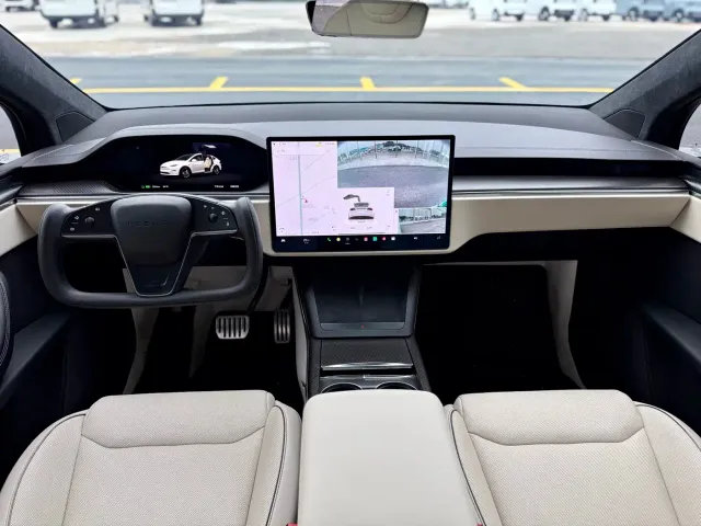 Tesla Model X — Фото автомобиля 16