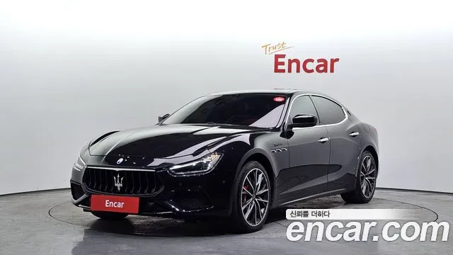 Фотография автомобиля — Maserati Ghibli
