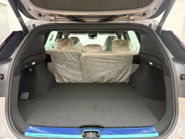 Volvo XC70 Plug-in Hybrid — Фото автомобиля 13