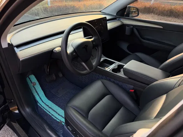 Tesla Model Y — Фото автомобиля 12