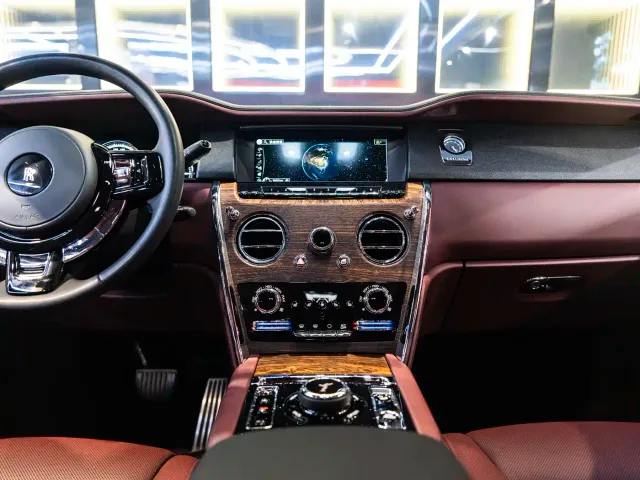 Rolls-Royce Cullinan — Фото автомобиля 16
