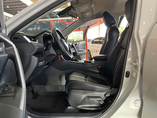Toyota RAV4 — Фото автомобиля 8