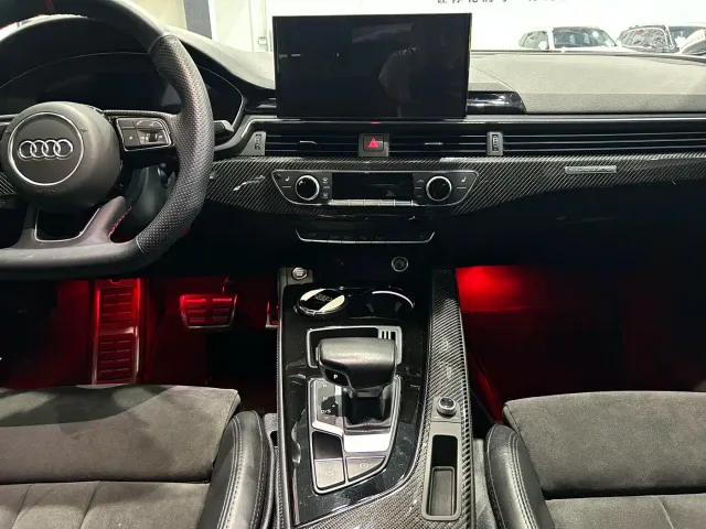 Audi A4L — Фото автомобиля 14