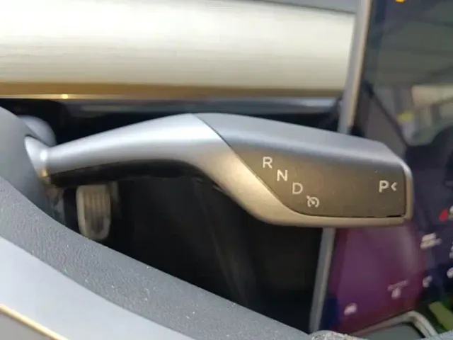 Tesla Model Y — Фото автомобиля 13