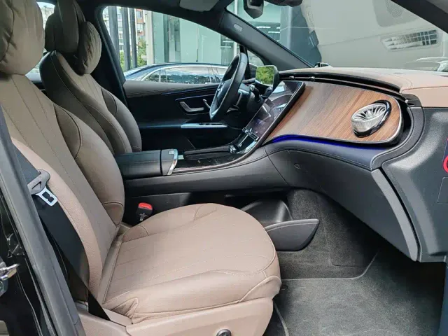 Mercedes-Benz EQE SUV — Фото автомобиля 9