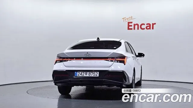 Hyundai Avante CN7 — Фото автомобиля 4