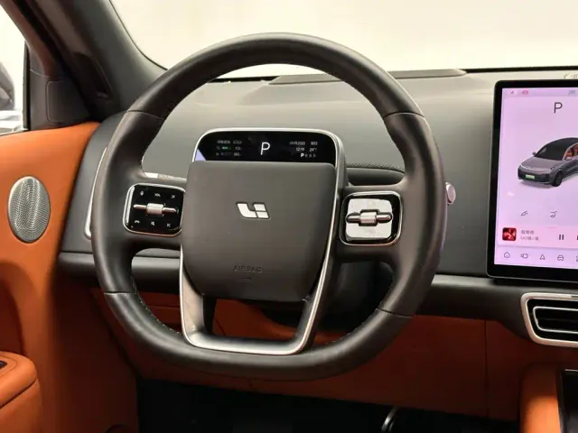 Li Auto L8 — Фото автомобиля 12