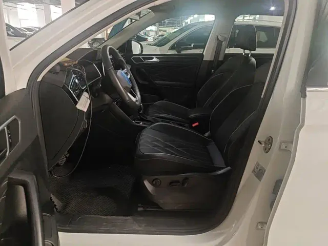 Volkswagen Tiguan L — Фото автомобиля 14