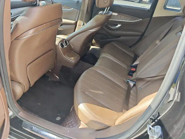 Mercedes-Benz E-Class — Фото автомобиля 5