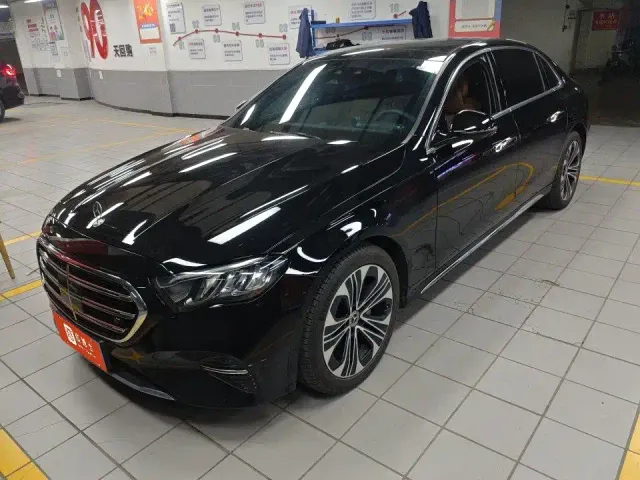 Фотография автомобиля — Mercedes-Benz E-Class