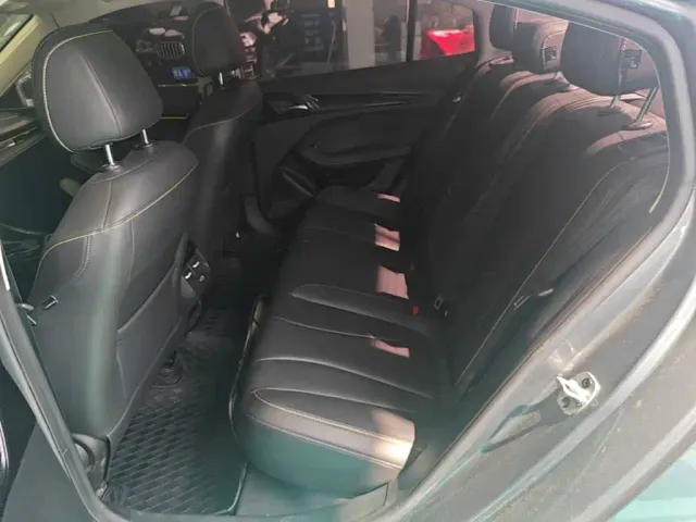 Roewe i5 — Фото автомобиля 16