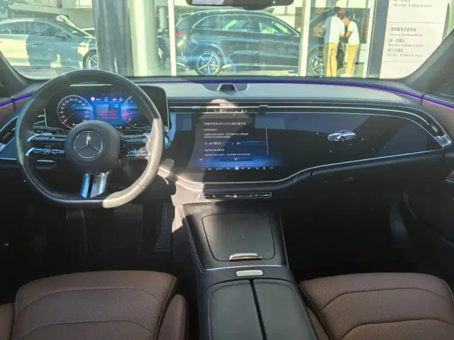 Mercedes-Benz E-Class — Фото автомобиля 11