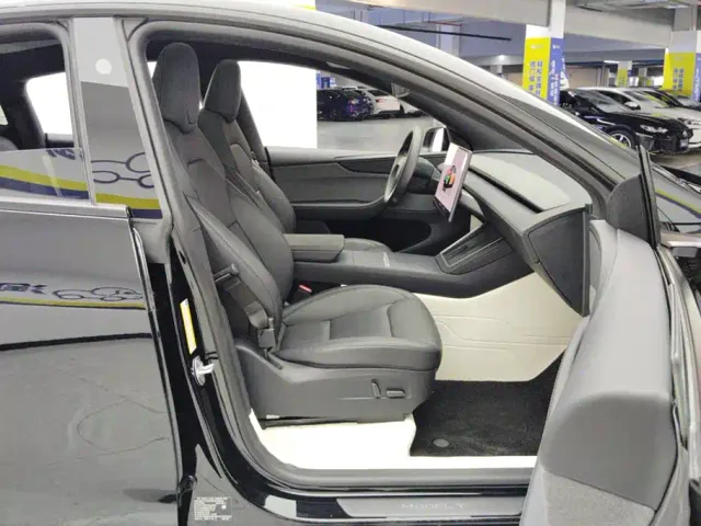 Tesla Model Y — Фото автомобиля 8