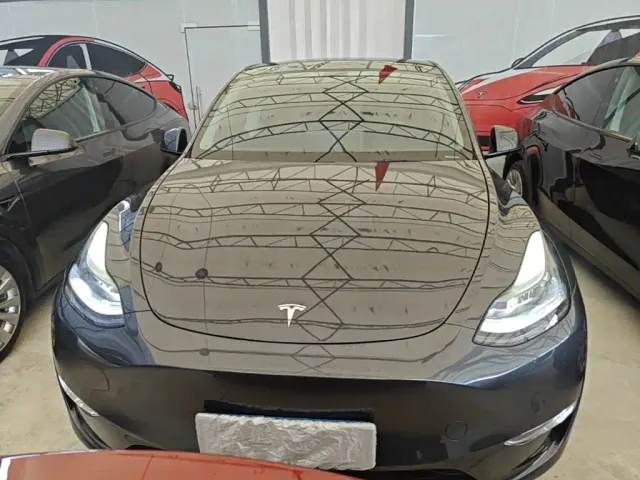 Tesla Model Y — Фото автомобиля 2