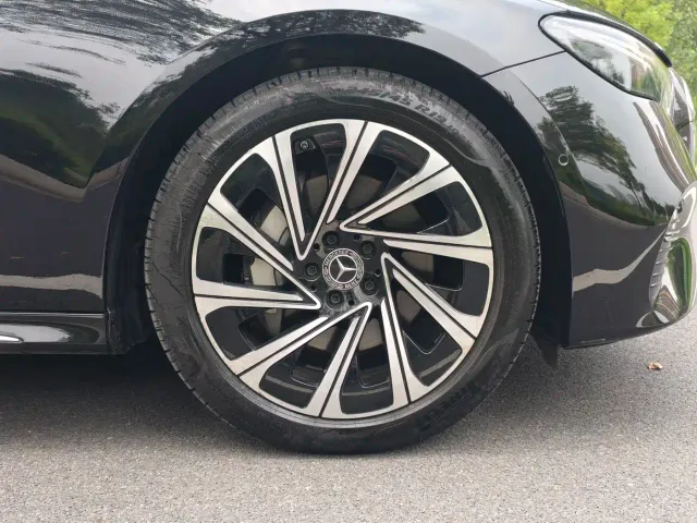 Mercedes-Benz E-Class — Фото автомобиля 5