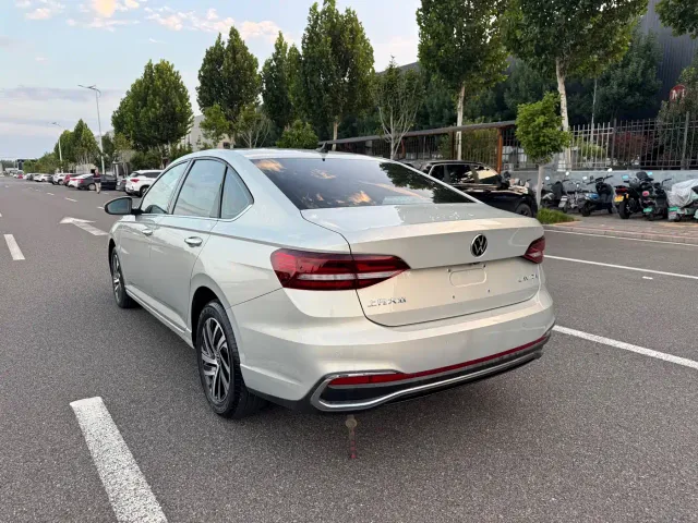 Volkswagen Lavida — Фото автомобиля 5