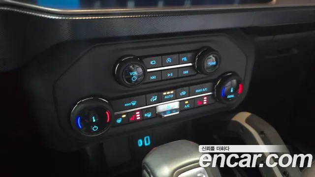 Ford Bronco — Фото автомобиля 16