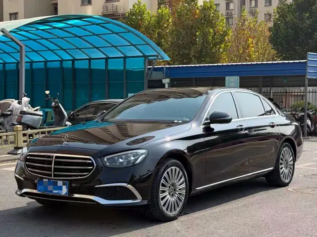 Фотография автомобиля — Mercedes-Benz E-Class