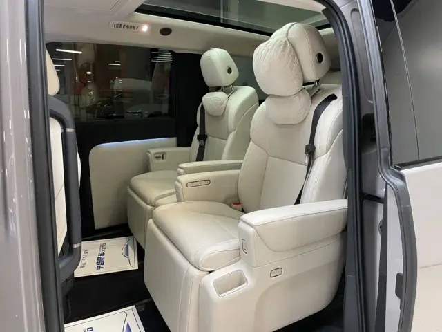 Li Auto MEGA — Фото автомобиля 11