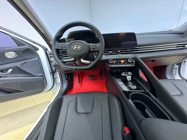 Hyundai Elantra — Фото автомобиля 13