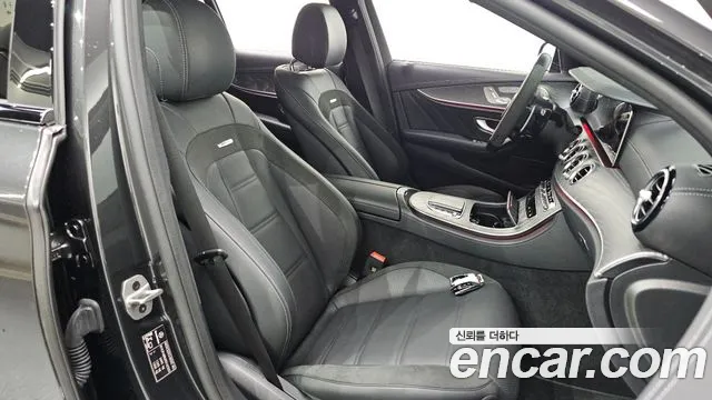 Mercedes-Benz E-Class — Фото автомобиля 20