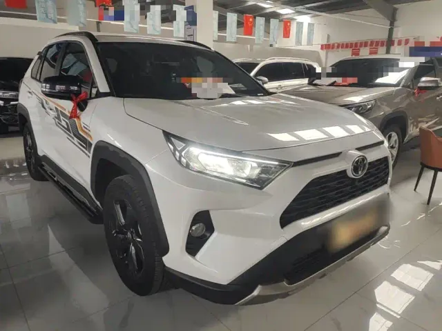Toyota RAV4 — Фото автомобиля 3