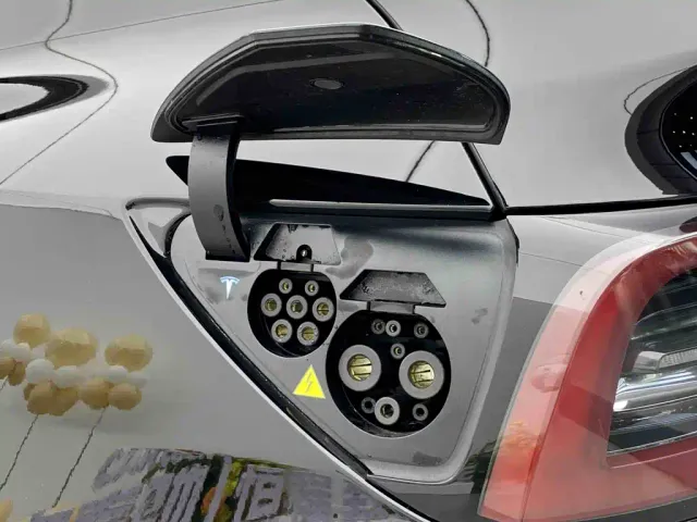 Tesla Model Y — Фото автомобиля 6