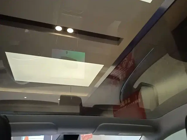 Tesla Model Y — Фото автомобиля 17